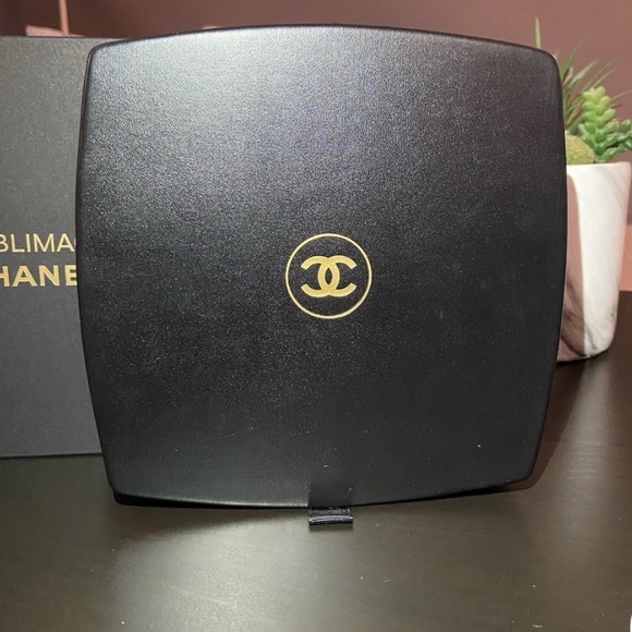 CHANEL SUBLIMAGE Leather
Mirror Vanity Makeup Box NEW! - Picture 14 of 15